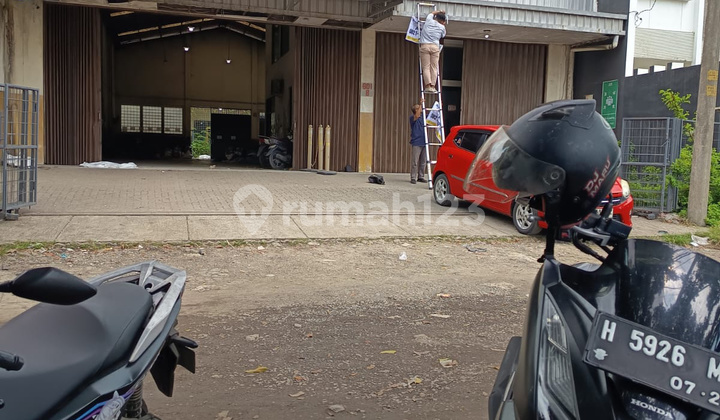 Ready-to-Use Shop in Majapahit Semarang