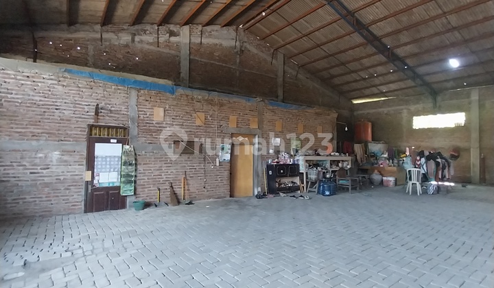 Strategic Warehouse Near Mranggen Market, Box Truck Access. Strategic Warehouse Near Mranggen Market, Box Truck Access.