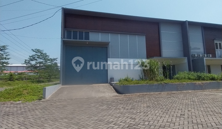 Warehouse in an Elite Premium Area of BSB 2