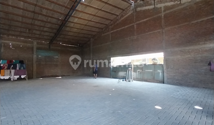 Strategic Warehouse Near Mranggen Market, Box Truck Access. Strategic Warehouse Near Mranggen Market, Box Truck Access.