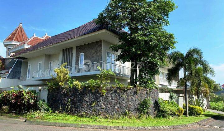 Rumah Minimalis Modern 2 Lantai di Istana Dieng Tengah Malang 1