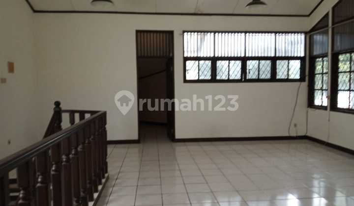 House for Sale in Setiabudi Area, South Jakarta, Easy Access, Strategic Location, SHM, Semi-Furnished 2