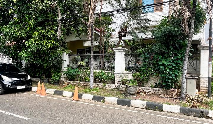 Ready-to-Occupy House in Matraman Menteng, Central Jakarta, Near Transportation Access, Flood-Free 2