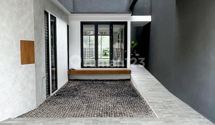 Dijual Rumah Brand New House Kemang Jakarta Selatan Row Jalan Lebar Bebas Banjir Akses Mudah 3 Lantai SHM 2