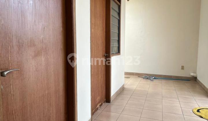 For Sale and Rent Spacious 2-Story House in the Heart of Kemang, South Jakarta, Flood-Free, Easy Access, SHM Certificate, Ready to Occupy, Unfurnished 2
