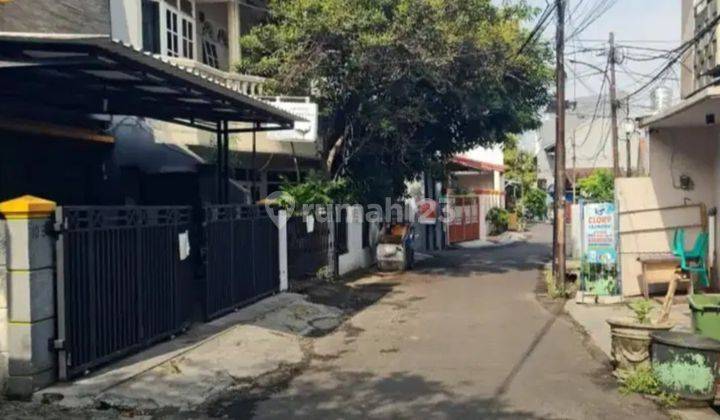 Rumah Letak Strategis Di Kebayoran Baru. 2