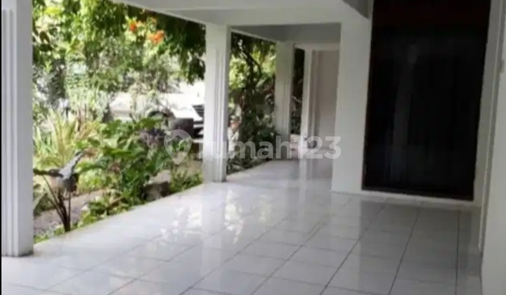 Rumah Lokasi Strategis di Kemang. Rumah Lokasi Strategis di Kemang.