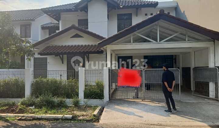 Rumah Asri Nyaman Dalam Komplek Perumahan
