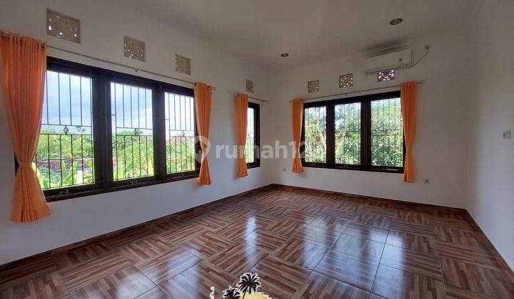 3 Bedrooms 13