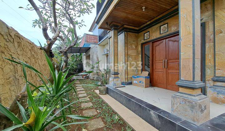 Rumah dengan 2 lantai 3