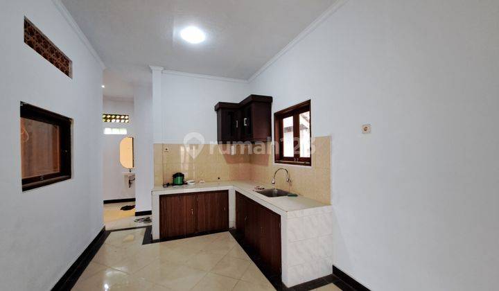 Rumah dengan 2 lantai 7