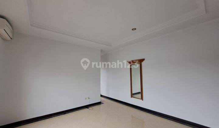Rumah dengan 2 lantai 10