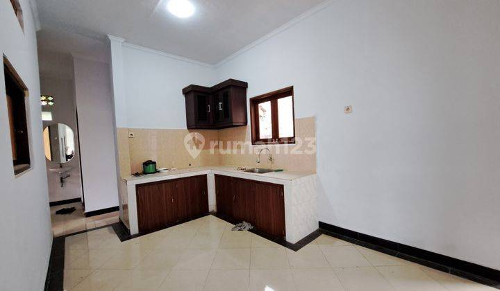 Rumah dengan 2 lantai 15