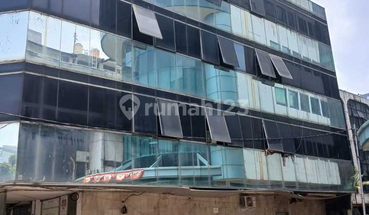 Dijual Gedung Tiga Lantai di Cikini Raya Menteng Jakarta Pusat