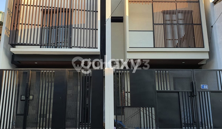 Modern minimalist new house in Baruk, East Surabaya