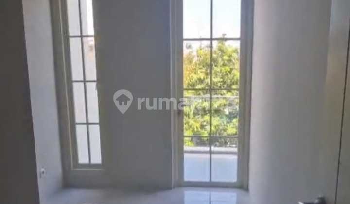 Rumah baru di Tenggilis dekat dengan universitas Ubaya, Surabaya Selatan