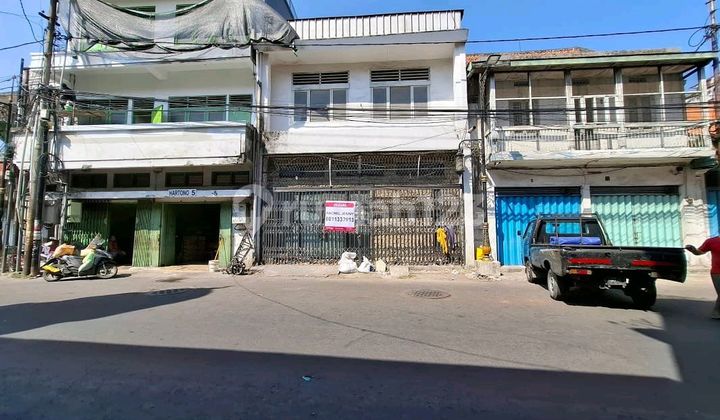 Ruko Hadap Jalan Raya di Surabaya Utara Ruko Hadap Jalan Raya di Surabaya Utara