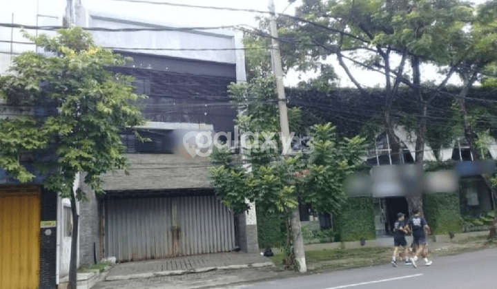 Ruko Tengah Kota Surabaya di Jl. Pahlawan 1