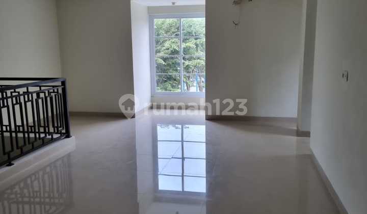 Turun Harga ...Rumah Cantik 3 Lantai di Muara Karang Blok Iv Hadap Selatan