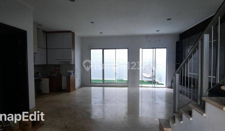 Rumah Bagus Semi Furnished 8x20 Di Golf Island 1