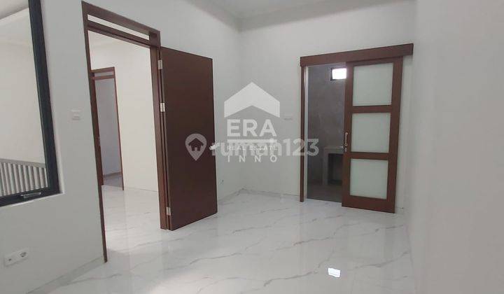 Rumah Baru Dua Lantai Singgasana Pradana 1