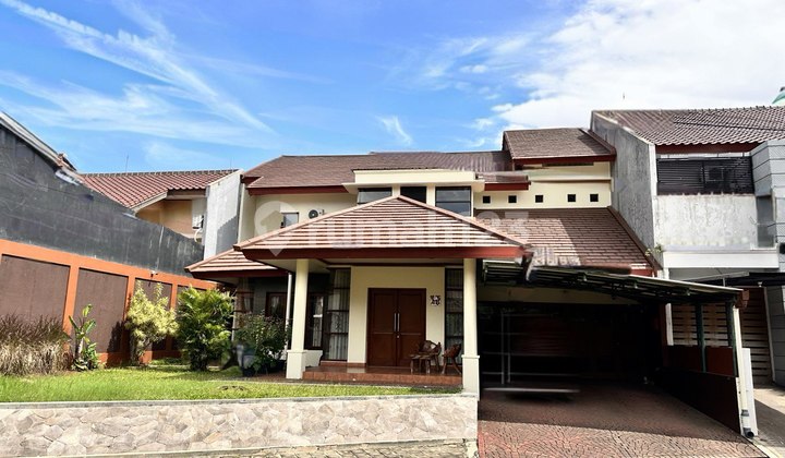 Rumah mewah 2 lantai halaman luas depan belakang lokasi strategis 5 menit ke pintu tol andara