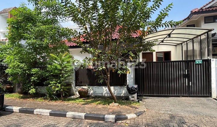 Ready-to-Occupy House in the Elite Area of Villa Cinere Mas, Premium Environment with Easy Access to MRT. Ready-to-Occupy House in the Elite Area of Villa Cinere Mas, Premium Environment with Easy Access to MRT.