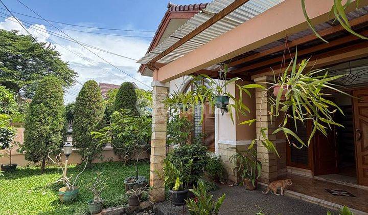 Dijual Rumah 2 Lantai Siap Huni Halaman Luas Lokasi Strategis Bintaro 2