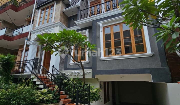 Rumah Baru Dalam Cluster Siap Huni Desain Modern Kontemporer Ada Basement Lokasi Strategis Cirendeu Dekat ke MRT 2