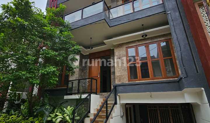 Rumah Baru 4 Lantai Ada Basement & Rooftop Dalam Cluster Siap Huni Lokasi Strategis Cirendeu Dekat ke MRT 2