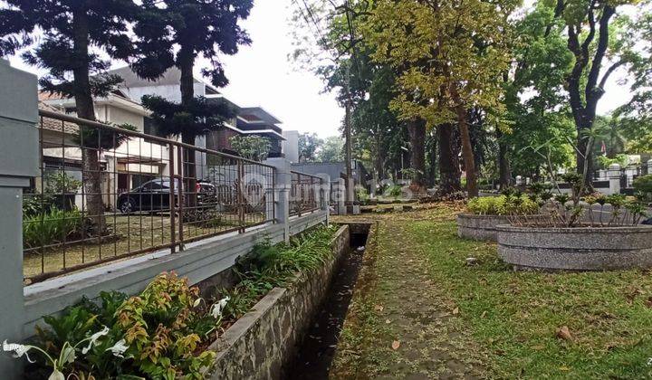 Rumah Tua Hitung Tanah di Mainroad Cipaganti  2