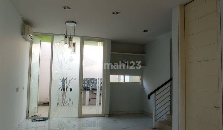 Rumah Minimalis Modern Pakuwon Indah Semi Furnish Dekat Mall 2