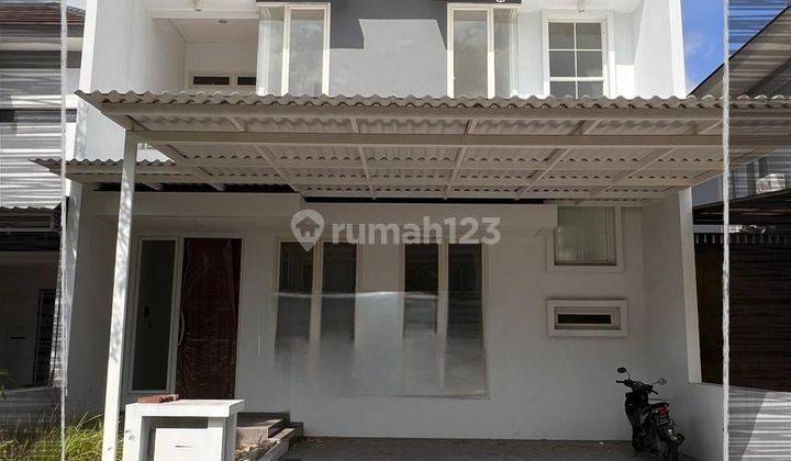 Rumah minimalis desain 2 Lantai SHM Baru di Royal Residence 1