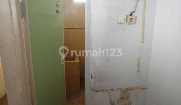 2-Storey Shop House on Raya Pakal, Prime Location, Spacious Parking 2