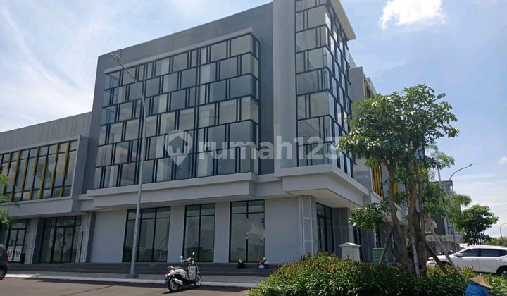 Modern 3-Story Shophouse at Citraland Greenlake View Lake 1