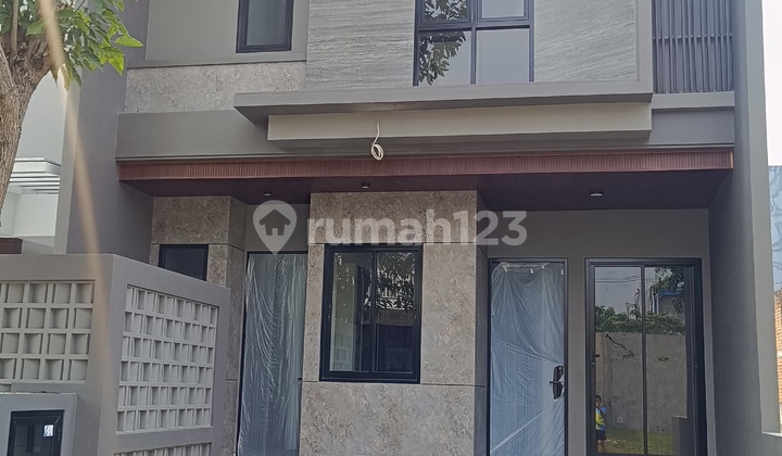 Rumah Baru Facade Mewah Lokasi Dekat Gate Dian Istana