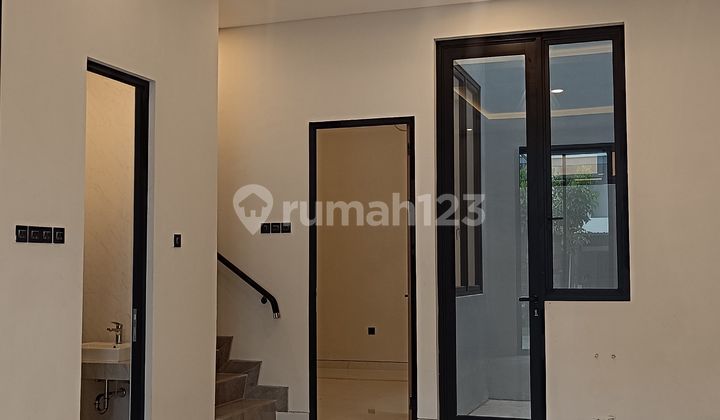 Modern 2-Story Dian Istana House, New Condition, Ready to Occupy 2