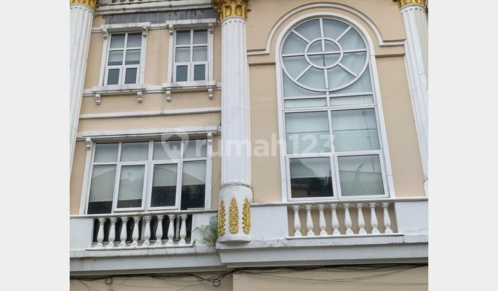 Ruko Crown Palace, three-story attached, size 10.5x12 126m², Tebet, South Jakarta Ruko Crown Palace, three-story attached, size 10.5x12 126m², Tebet, South Jakarta