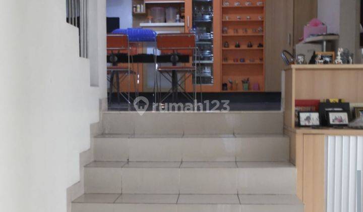 Rumah Hoek 3 Lantai dengan Rooftop di Puri Kencana ,Jakarta Barat 2