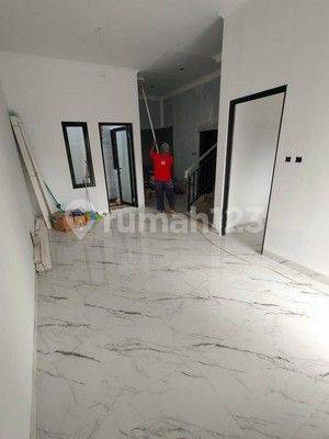 Rumah Hanya 50 Meter Dr Jalan Utama di Cluster