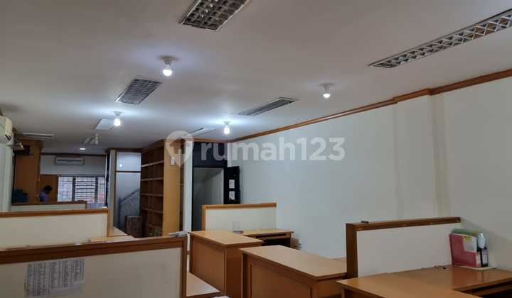 Jarang Ada Ruko Tais Nasution di Segitiga Emas Surabaya Pusat 12