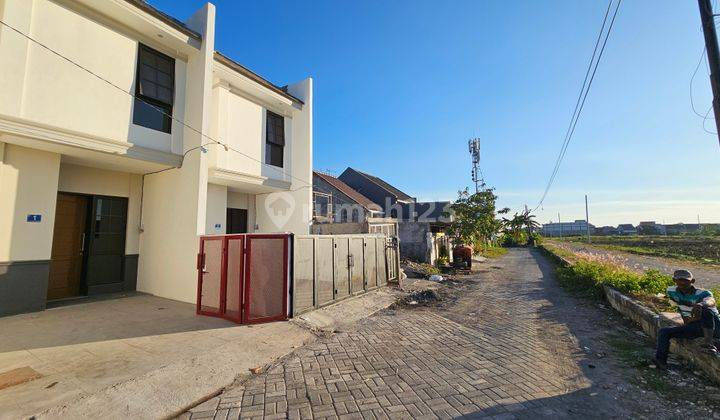 Rumah 2 Lantai Baru Unfurnished SHM di Medokan, Surabaya 1