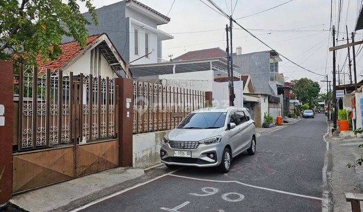 Rumah Hitung Tanah di Jalan Kedung Anyar SHM Hadap Selatan 1