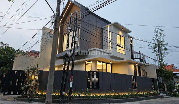 Rumah Scandinavian Senyaman Cafe di Babatan Pantai Surabaya 1