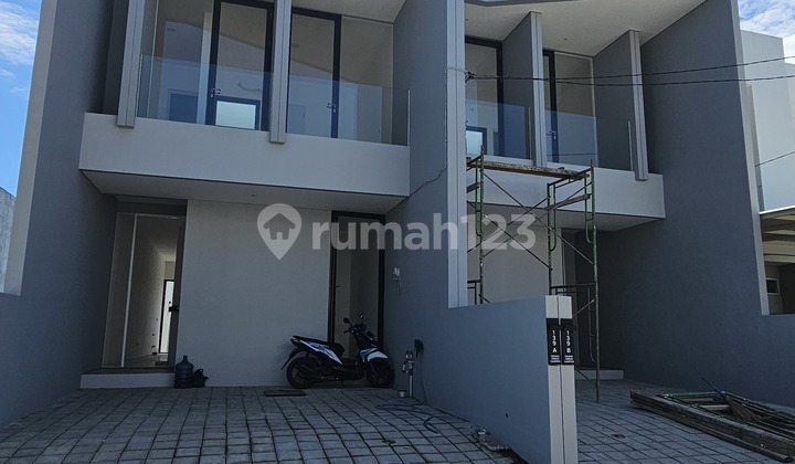 Dijual Murah Runah 2 Lantai Area Dian Istana Baru Gres Siap Huni Dijual Murah Runah 2 Lantai Area Dian Istana Baru Gres Siap Huni