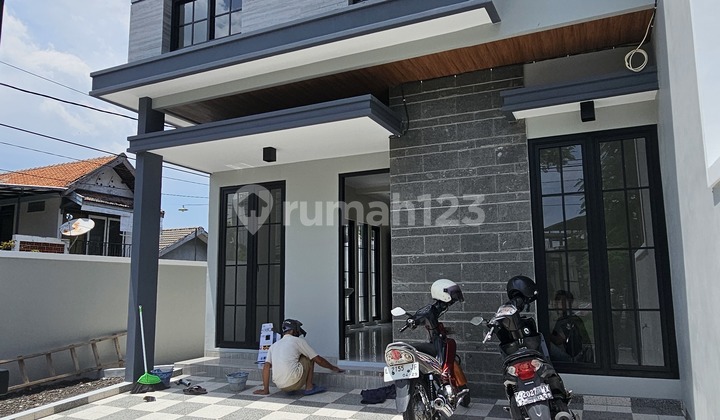 Rumah Mewah Pojok Depan Fasum Dekat Akses Tol Dan Raya Merr 2