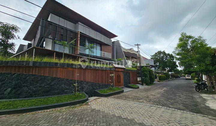 Rumah Mewah Senyaman Villa Di Manyar Surabaya 2