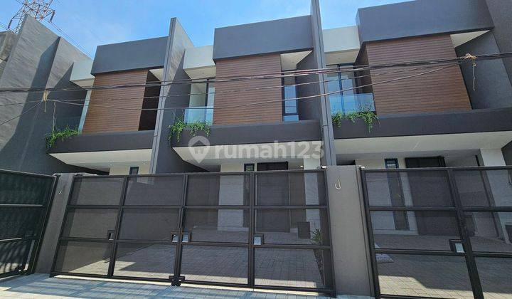 Rumah Minimalis Modern 2 Lantai Kutisari Indah Kualitas Premium