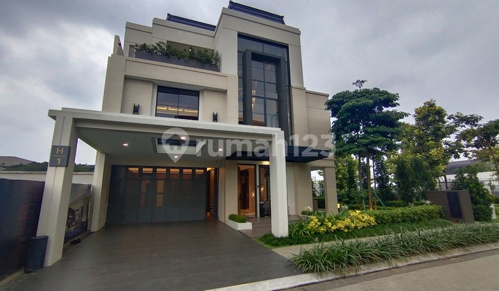A Beautiful, Luxurious, and Elegant House in BSD, Its Air Circulation Keeps You Youthful. Just Check It Out First.
