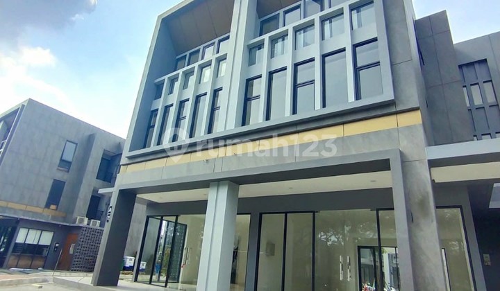 Ini Sih Lokasinya Juara Banget ! Mau Punya Rumah Nyaman Sekaligus Tempat Usaha 7 X 18 di Bsd City ? Lokasinya Sudah Punya Market Potensial Tersendiri. Anda Hanya Perlu Set Up Bisnis Anda dan Siap-Siap Auto Cuan.